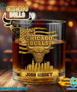 Chicago Bulls American Flag City Skyline Personalized Whiskey Glass r02A8Op