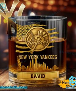 New York Yankees American Flag City Skyline Personalized Whiskey Glass Y8TGb21