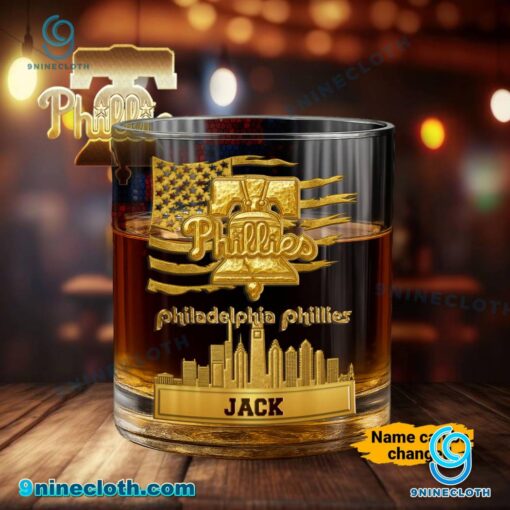 Philadelphia Phillies American Flag City Skyline Personalized Whiskey Glass Op89Cwf