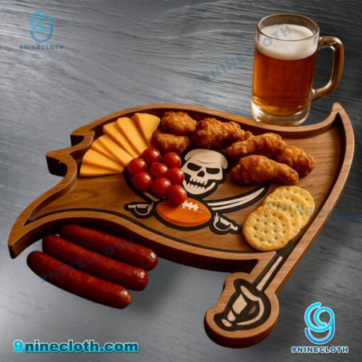 Tampa Bay Buccaneers Wooden Charcuterie Board ibXCx2L
