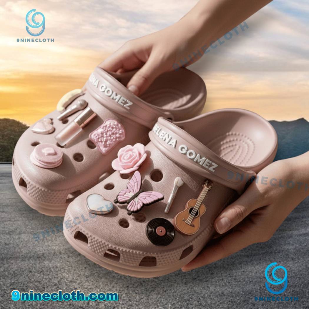 Selena Gomez Crocs With Charms-a lcuj7LN
