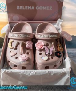 Selena Gomez Crocs With Charms D4SsJcg