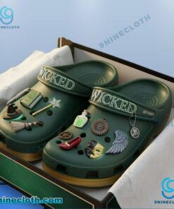 Wicked Crocs With Charms Qwq26ZM